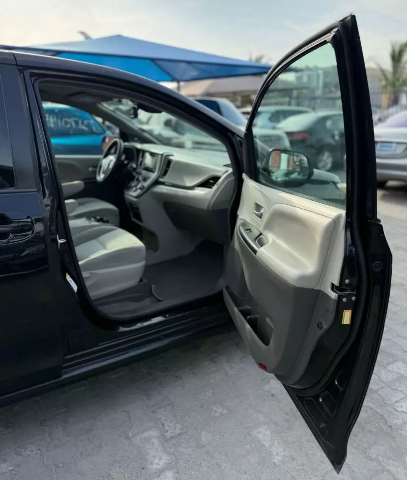 Toyota Sienna   - 2018