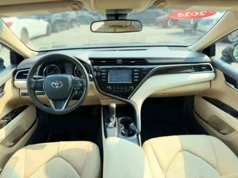 Toyota Camry - 2018