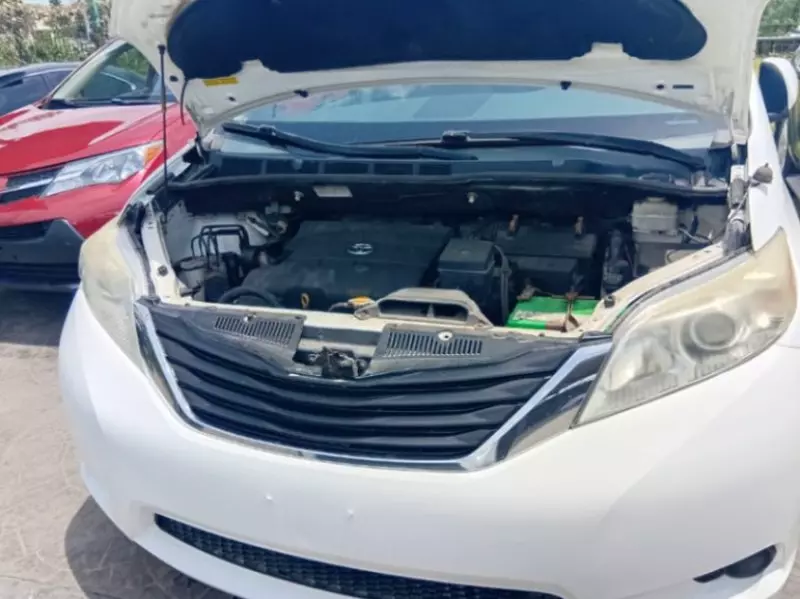 Toyota Sienna   - 2013