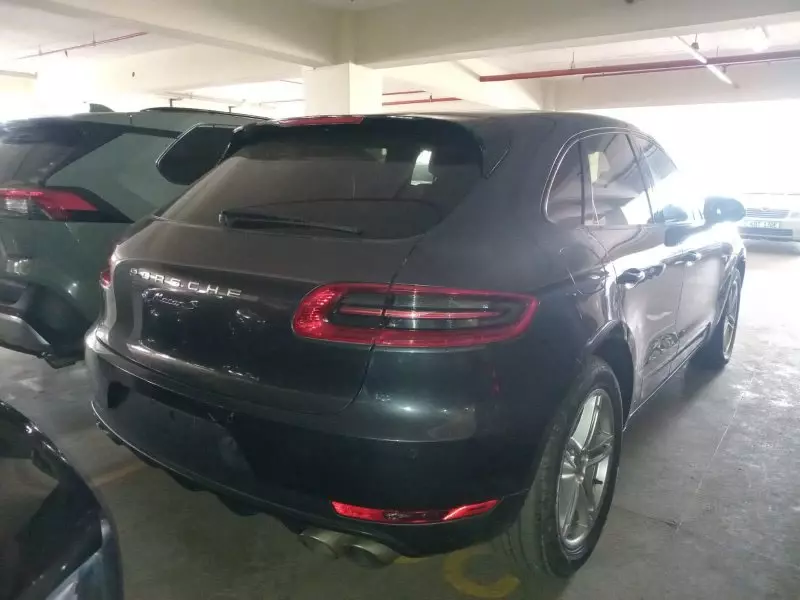 PORSCHE Macan   - 2016