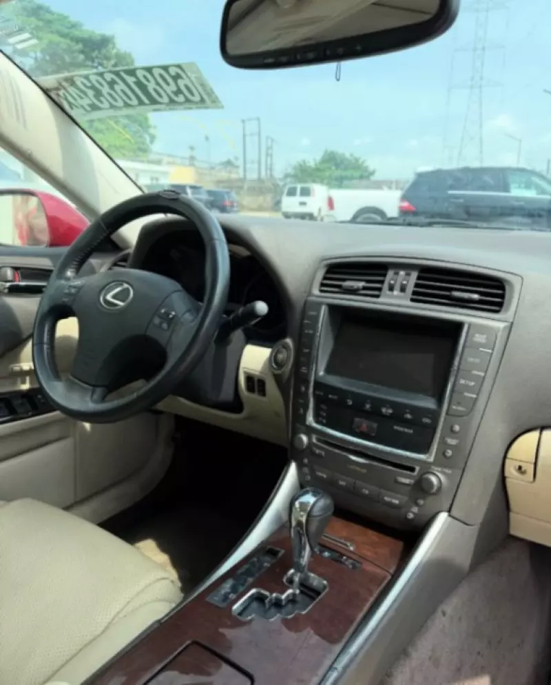 Lexus IS 250   - 2010