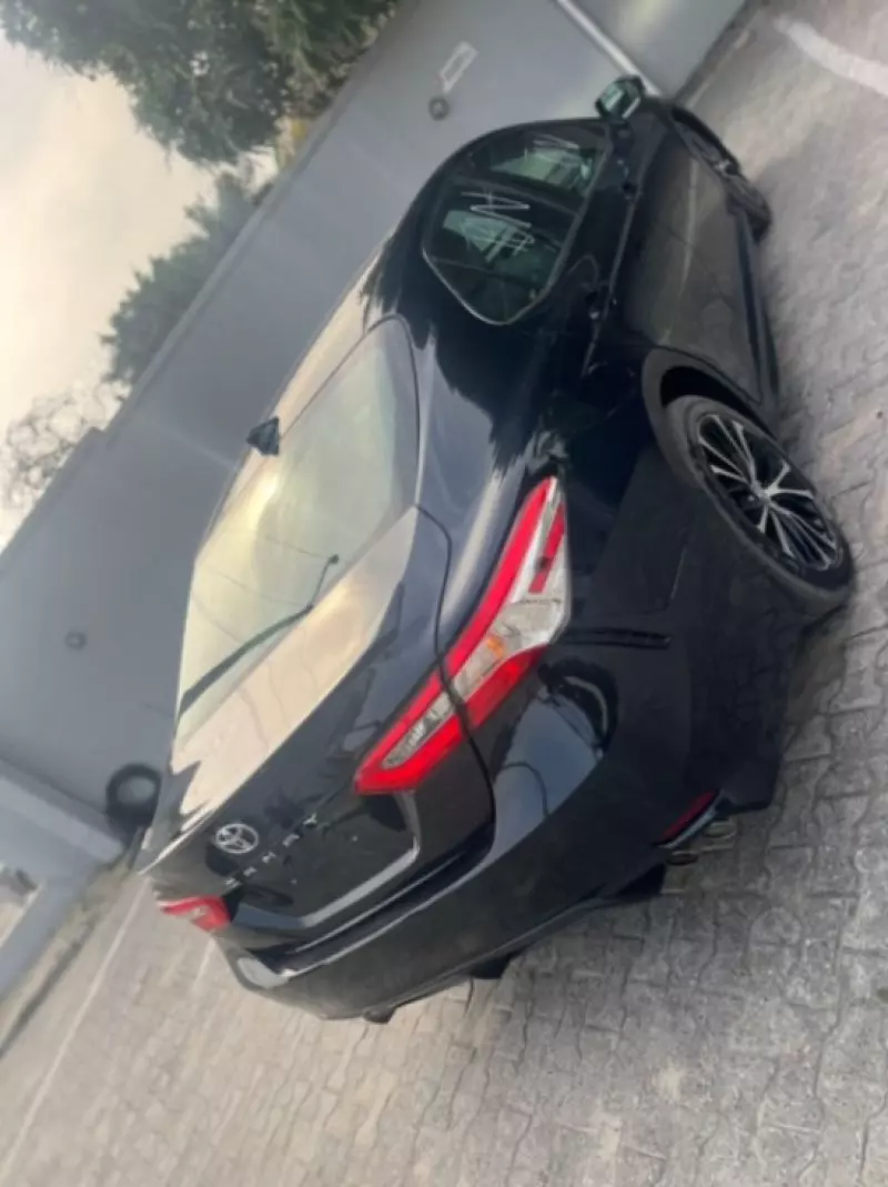 Toyota Camry   - 2019