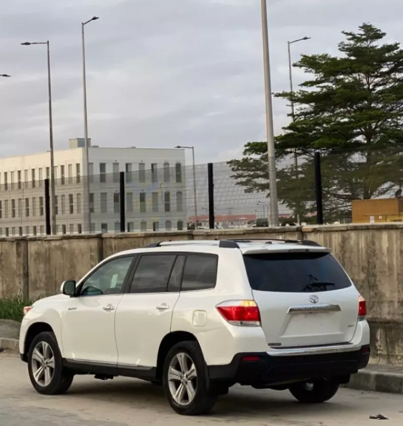 Toyota Highlander   - 2011