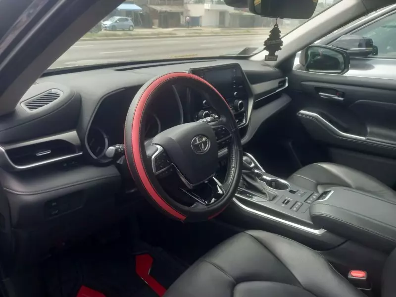 Toyota Highlander   - 2021