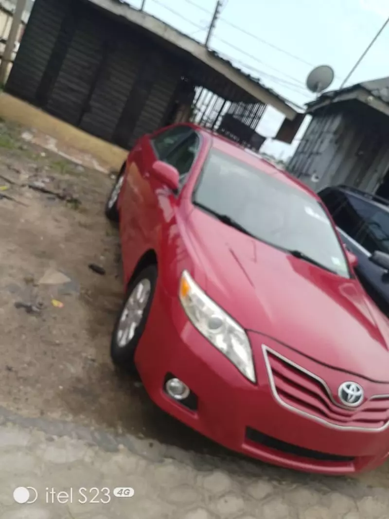 Toyota Camry   - 2010