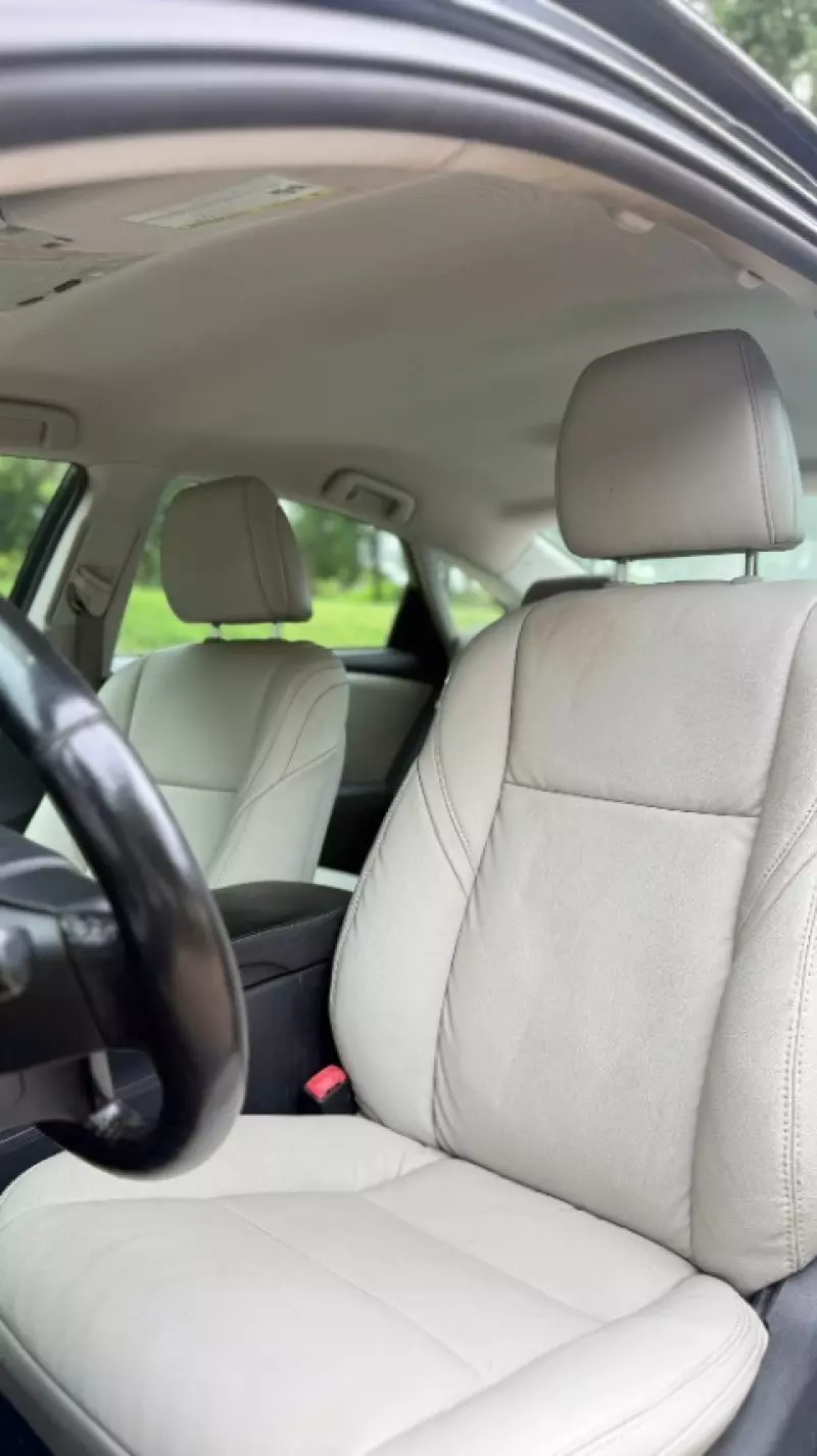 Toyota Avalon   - 2013