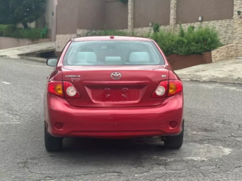 Toyota Corolla   - 2010
