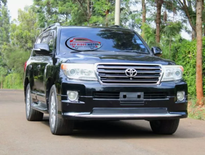 Toyota Land Cruiser V8   - 2014