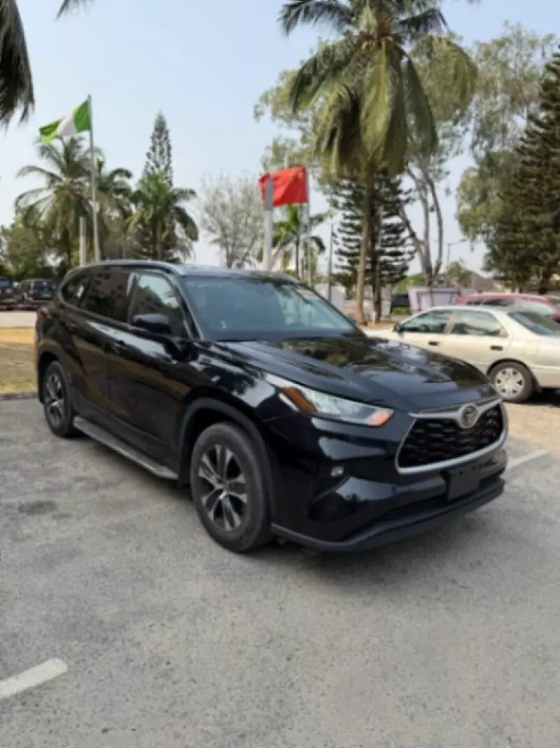 Toyota Highlander   - 2020