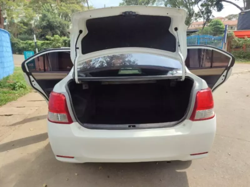 Toyota Axio    - 2013