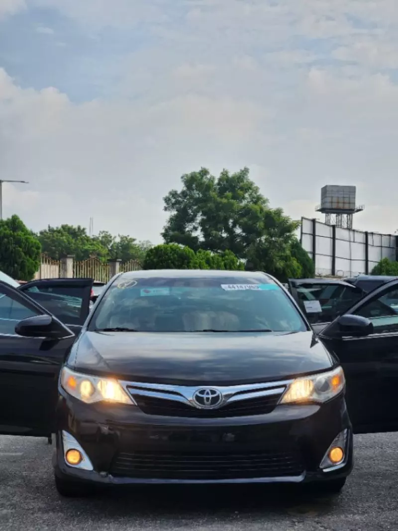Toyota Camry   - 2012