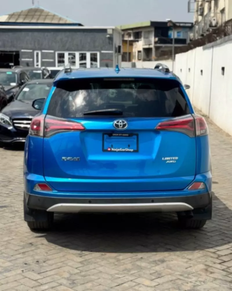 Toyota RAV4   - 2016