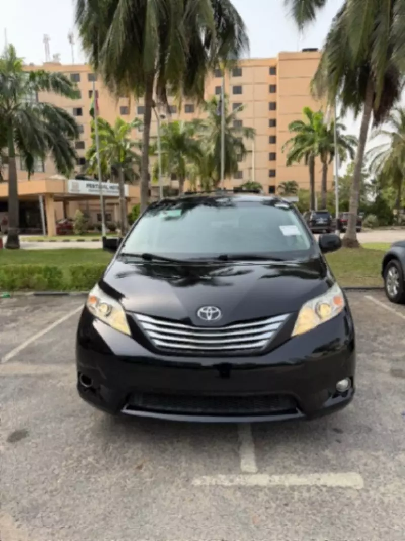 Toyota Sienna - 2011