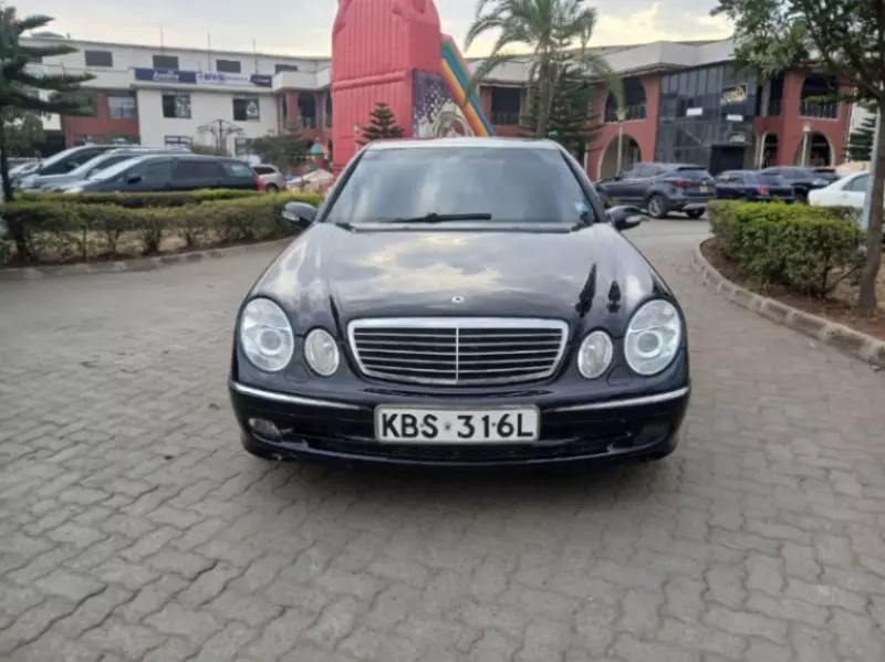 Mercedes-Benz E200   - 2008