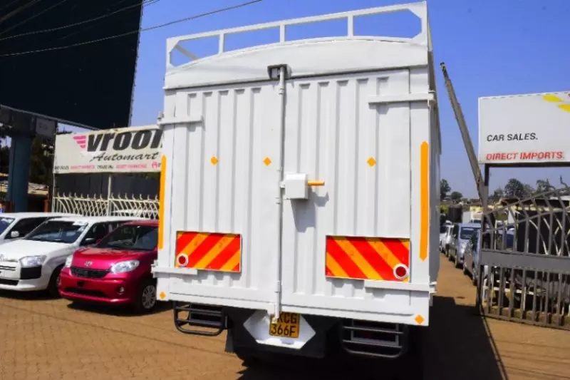 Mitsubishi Canter   - 2015