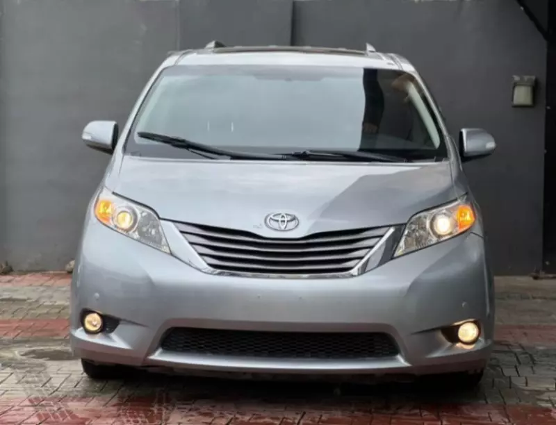 Toyota Sienna   - 2017