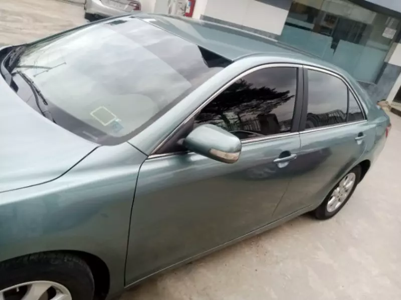 Toyota Camry   - 2009