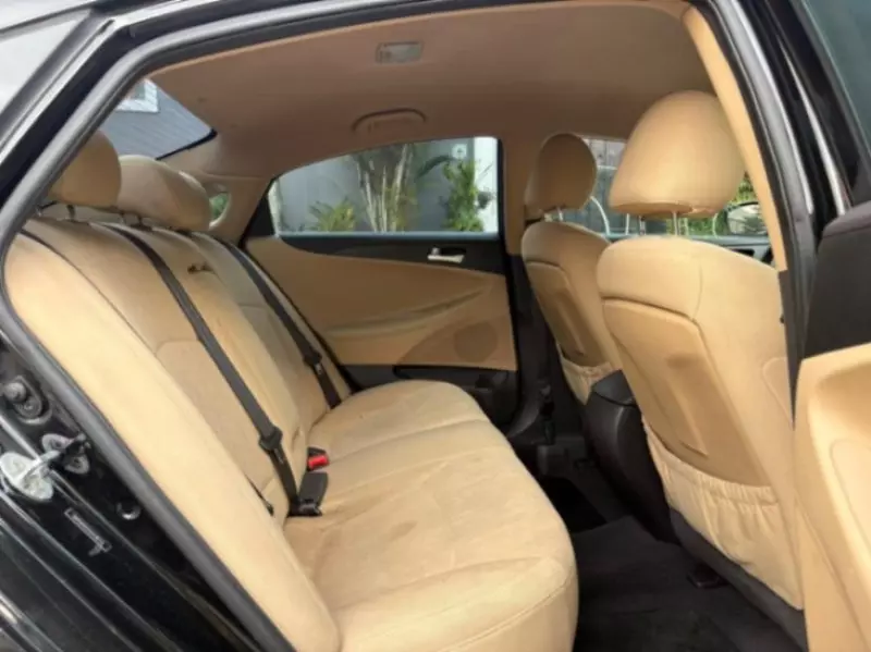 Hyundai Sonata   - 2012