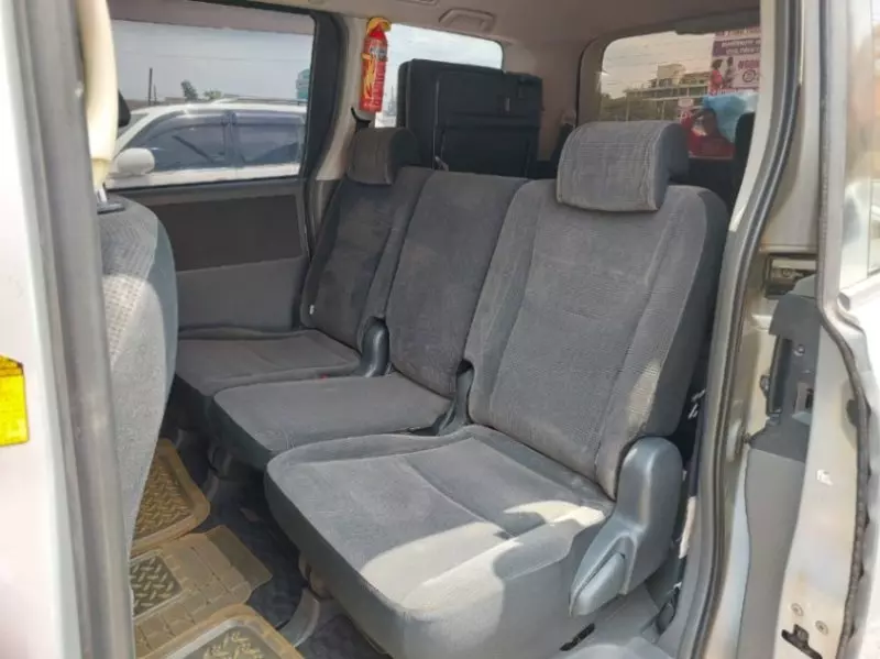 Toyota Noah   - 2008
