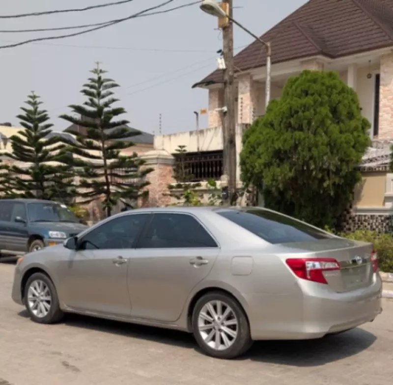 Toyota Camry   - 2013