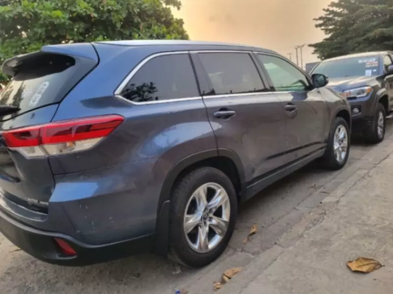 Toyota Highlander   - 2016