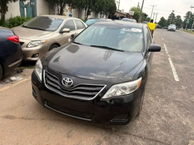Toyota Camry   - 2011