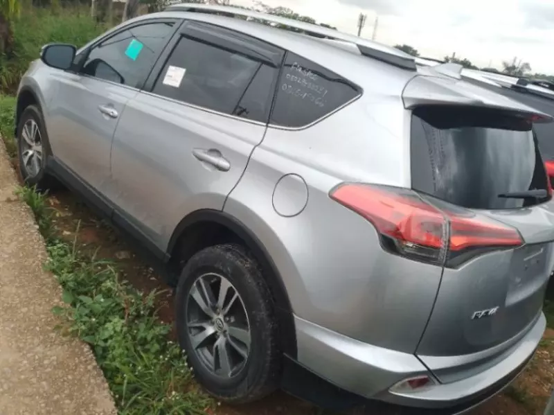 Toyota RAV 4   - 2016