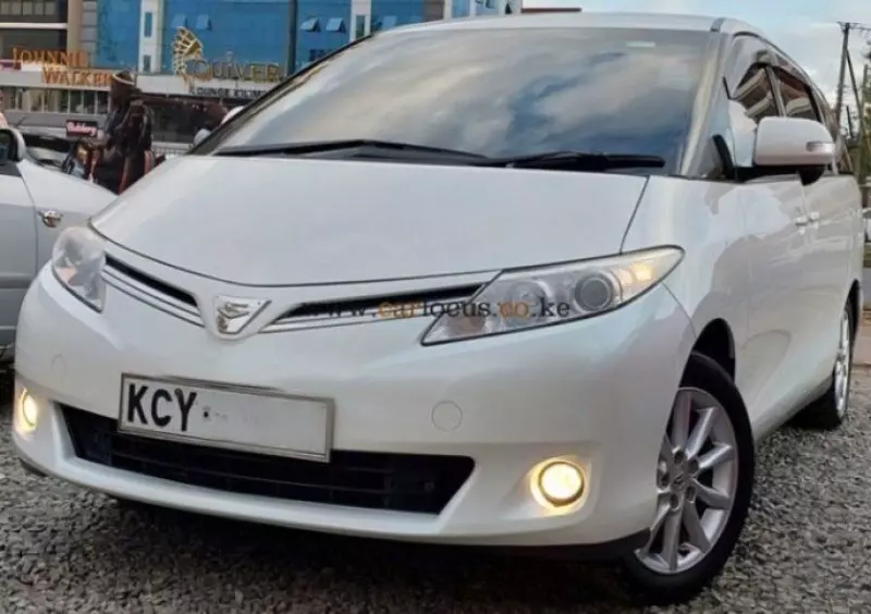 Toyota Estima    - 2013