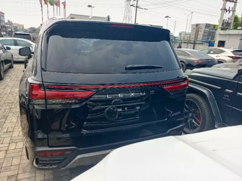 Lexus LX 600