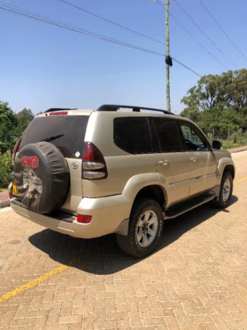 Toyota Land Cruiser   - 2005