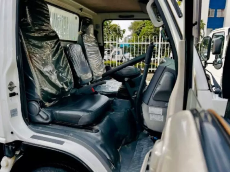Isuzu Elf   - 2016