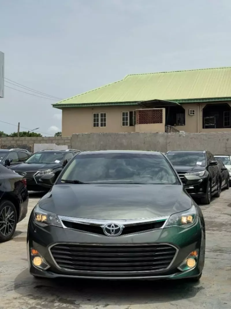 Toyota Avalon   - 2013
