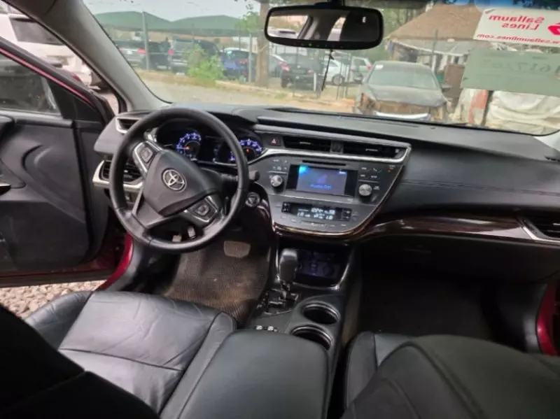 Toyota Avalon   - 2013