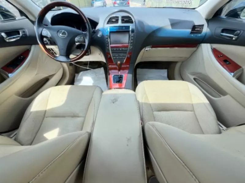 Lexus ES 350   - 2010