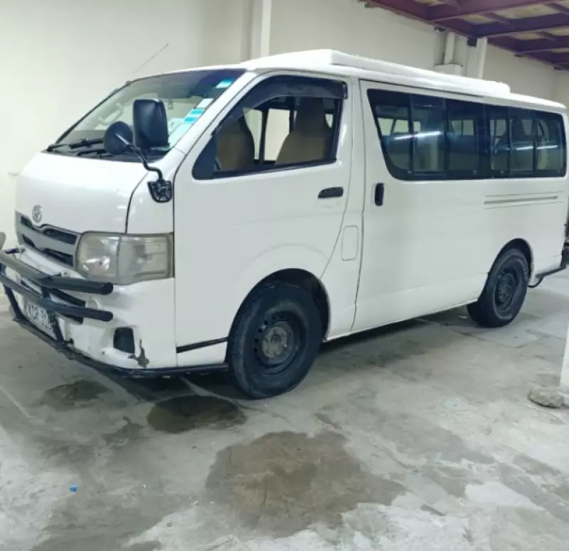 Toyota Hiace   - 2011