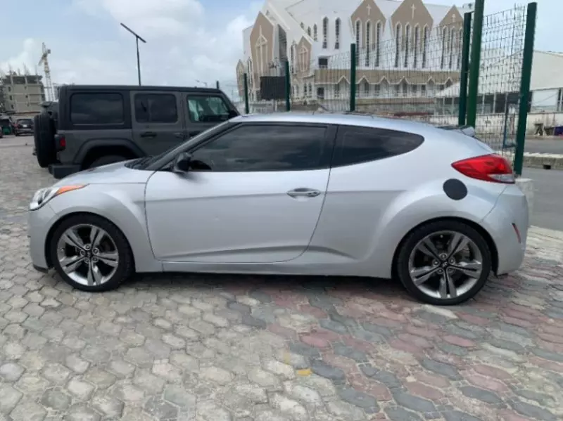 Hyundai Veloster   - 2012