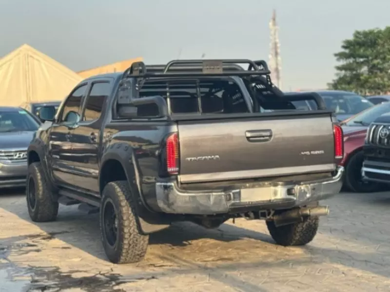 Toyota Tacoma   - 2013