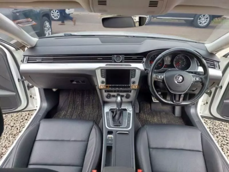 Volkswagen Passat   - 2015