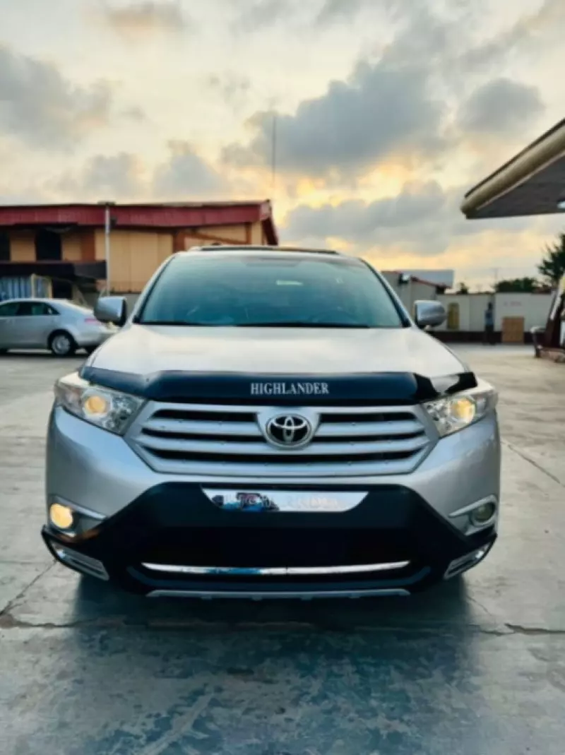 Toyota Highlander   - 2013