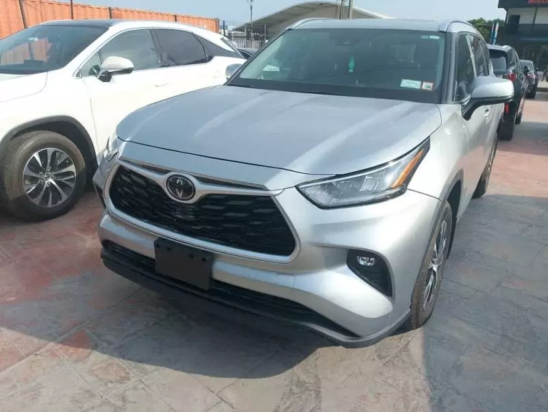 Toyota Highlander   - 2020