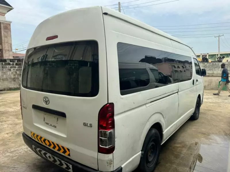 Toyota Hiace   - 2016