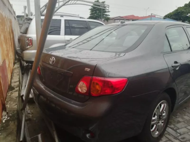 Toyota Corolla   - 2010