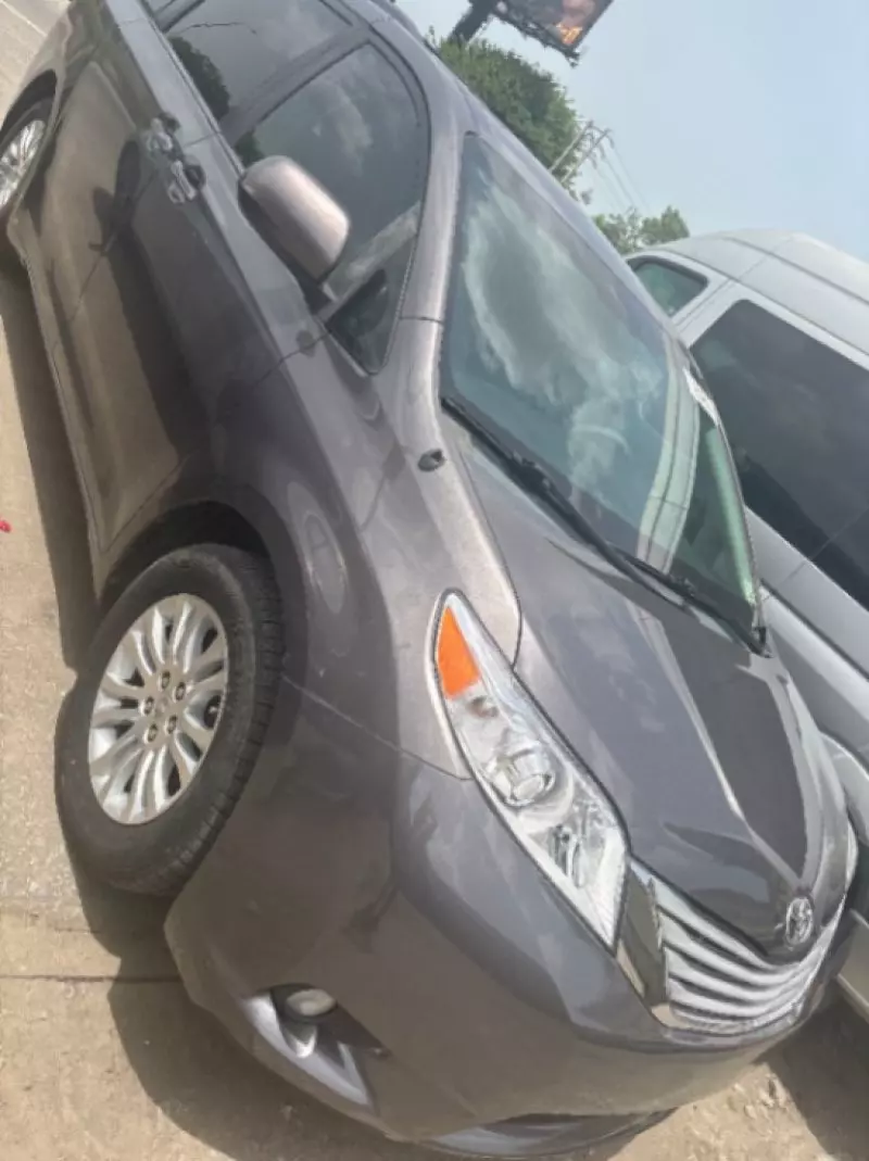 Toyota Sienna   - 2013