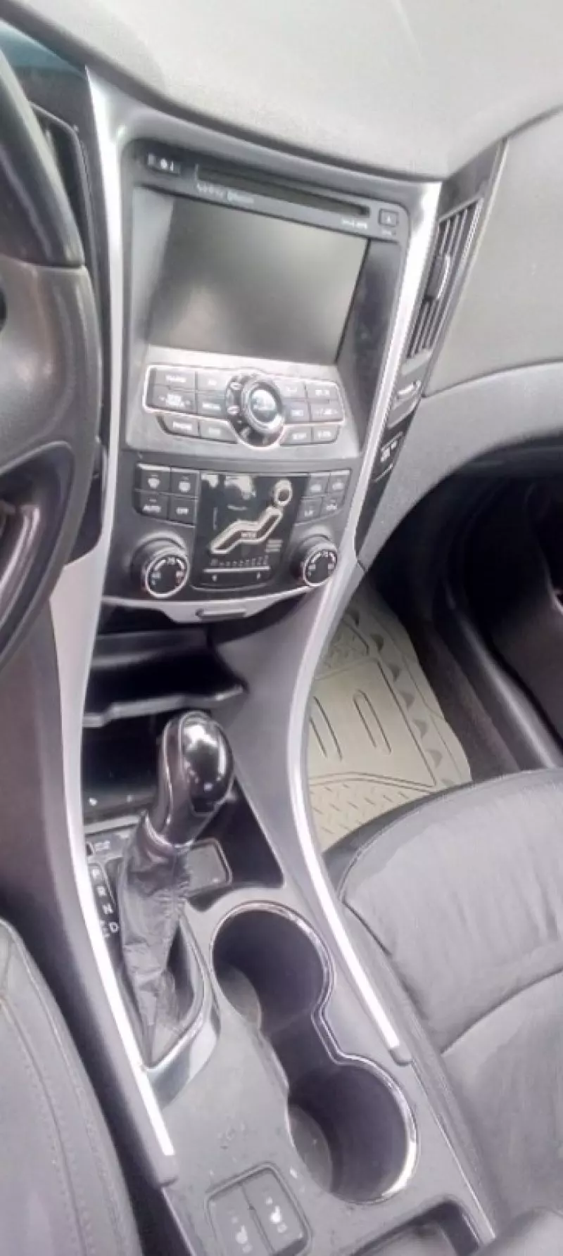 Hyundai Sonata   - 2011