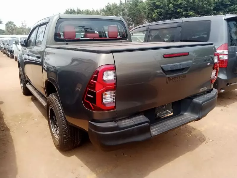 Toyota Hilux   - 2020