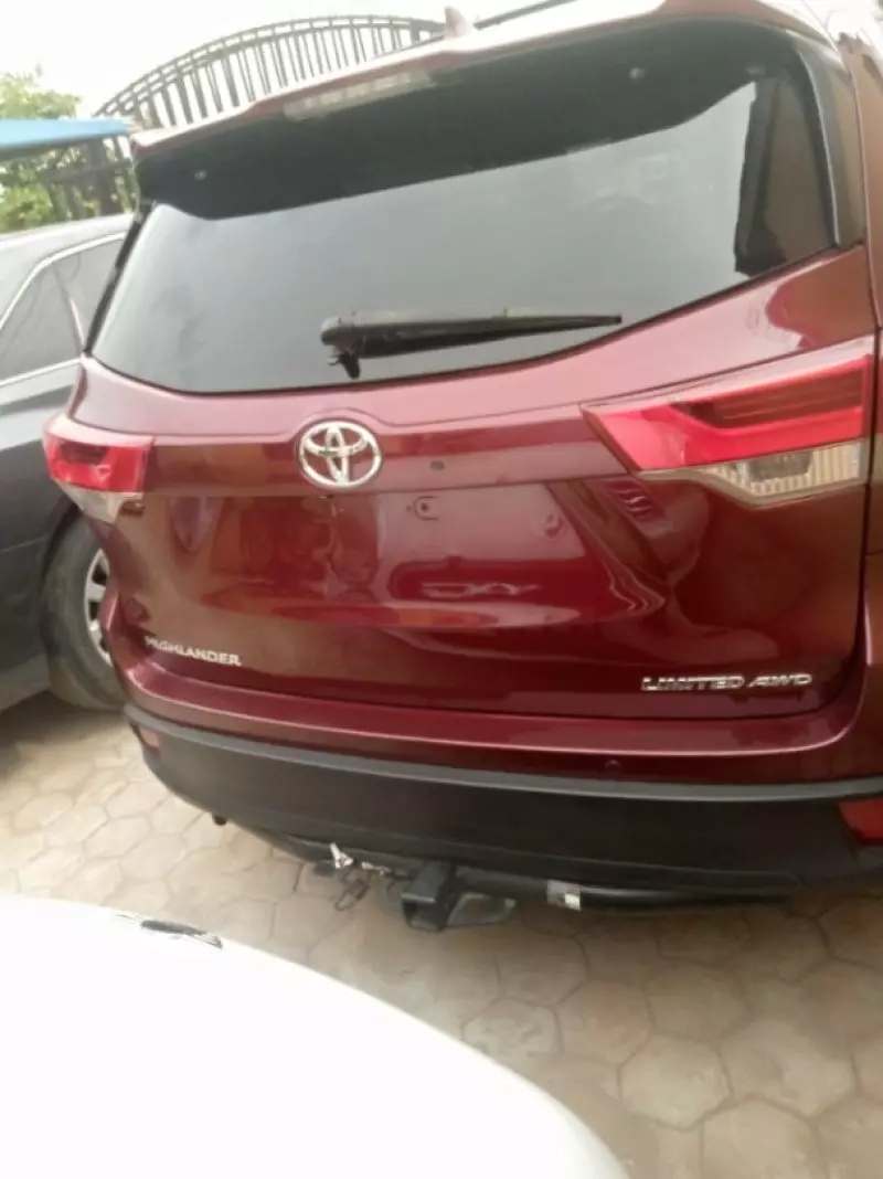 Toyota Highlander   - 2014
