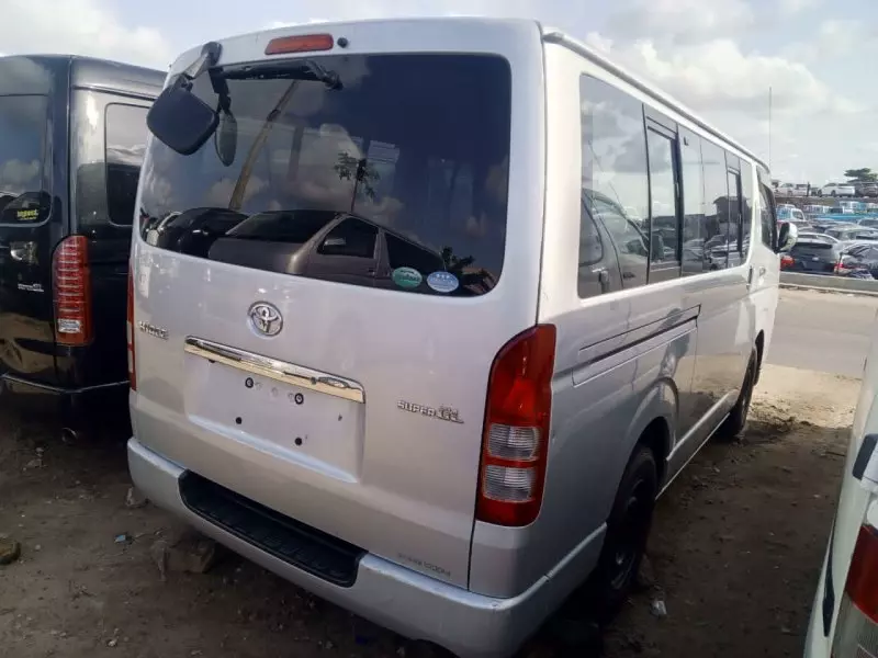 Toyota Hiace   - 2012