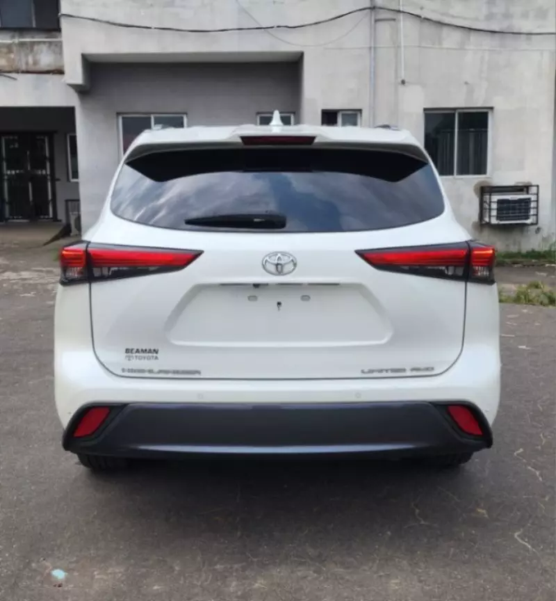Toyota Highlander   - 2020