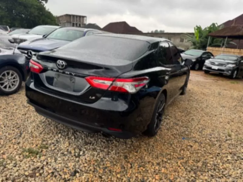 Toyota Camry   - 2018