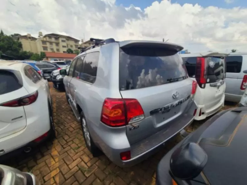 Toyota Land Cruiser V8